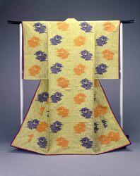 鶸地波立涌に尾長鳥に菊二重織物小袿 / Apple Green Double Brocade Kouchigi Court Robe with Azure-Winged Magpie and Chrysanthemum Motifs on Rising Steam Ground image