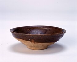 鉄釉皿 / Dish Glazed with Tetsuyū (Iron Glaze) image
