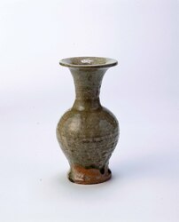 灰釉花瓶 / Flower Vase Grazed with Kaiyū (Ash Graze) image