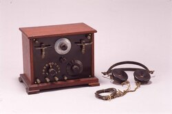 鉱石ラジオ / Crystal Radio image