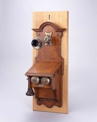 グースネック共電式壁掛け電話機 / Gooseneck Common Battery Wall Telephone image