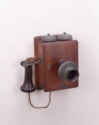 2号共電式壁掛け電話機 / Common Battery Model 2 Wall Telephone image