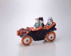 伊万里人形(自動車に乗る人) / Imari Doll (Man in Car) image