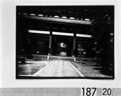 寺院山門 / Main Gateway to a Temple image