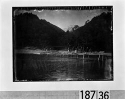 江州永源寺橋を渡る人々 / People Crossing the Bridge to Eigenji Temple in Ohmi Province image