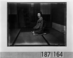和服の女性座像 / Portrait of a Seated Woman in Japanese Dress image