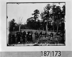 円山で遊戯をする平安徳義会孤児院生 / Children from the Heian Tokugikai Orphanage Playing at Maruyama image