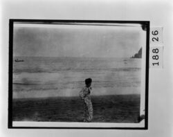 海辺の女性 / Woman at the Seaside image