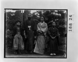 4人の男女記念写真 / Commemorative Photograph of Four Men and Women image