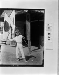 テニスラケットを持つ青年 / Young Man Holding Tennis Racket image