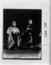 和服の少年と少女 / Boy and Girl in Japanese Clothing image