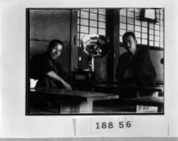 蓄音機と2人の男性 / Two Men with Phonograph image