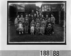 家族記念写真 / Commemorative Family Photograph image
