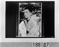 和服の青年 / Young Man in Japanese Clothing image
