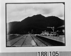 線路とプラットフォーム / Platform and Railroad Tracks image