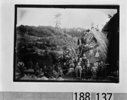 山での生徒記念写真 / Commemorative Photograph of Students in the Mountains image