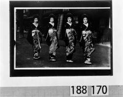 4人の芸者 / Four Geisha image