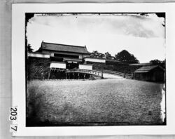 旧江戸城写真ガラス原板　 西ノ丸大手門 / Edo Castle: The Otemon Gate at the Western Enceinte image