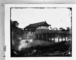 旧江戸城写真ガラス原板　 常盤橋門 / Edo Castle: Tokiwabashimon Gate image