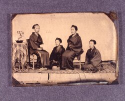 女性4人像 / Four Women image