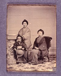 女性2人と少年 / Two Women and a Boy image