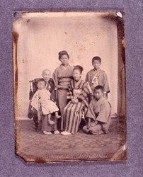 老人と女性2人と子供3人 / Old Man, Two Women, and Three Children image