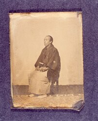 いすに座る男性 / Man Sitting on a Chair image