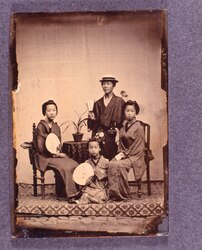 男性と女性3人 / Man and Three Women image