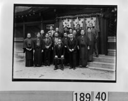 神社での集合記念写真 / Group Photograph at a Shrine image