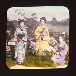 牡丹と和傘を持つ女性たち / Two Women with Peonies and a Woman with a Japanese-style Umbrella image
