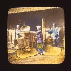 唐箕で脱穀をする農民たち / Farmers Using a Threshing Machine image