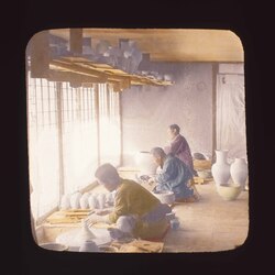 壺を作る職人たち / Potters at Work image