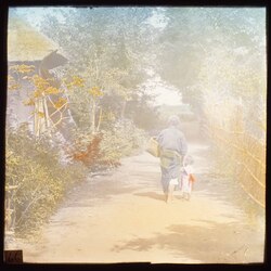 小路を歩く老婆と少女 / Elderly Woman and Girl Walking in a Lane image