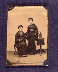 女性2人像 / Two Women image