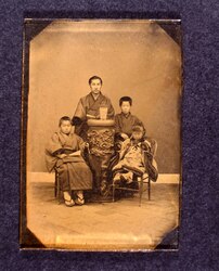 家族像 / Family Portrait image