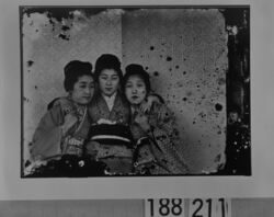 3人の芸者 / Three Geisha image