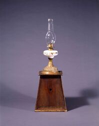 台箱付きランプ / Lamp with an Accessory Case image