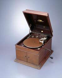 蓄音機 image