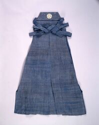 江戸小紋地着物他一括資料 裃(半袴)紺麻地霰文五葉木瓜紋付 / Collection of Edo Komon Kimono and Other Materials, Kamishimo (Hambakama) with Arare Pattern and Goyō Mokkō Crest on Navy Blue Linen image