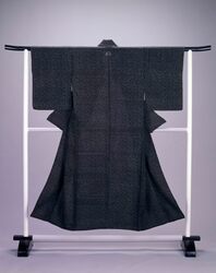 江戸小紋地着物他一括資料 着物(袷)黒絹地変わり格子文(裏:紺綿地) / Collection of Edo Komon Kimono and Other Materials, Kimono (Lined) with Lattice Pattern Variation on Black Silk (Lining: Navy Blue Cotton) image