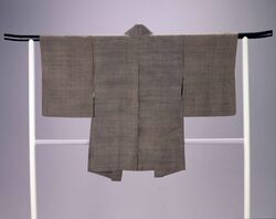 江戸小紋地着物他一括資料 羽織 鼠人絹地変わり格子文(裏:黒綿地) / Collection of Edo Komon Kimono and Other Materials, Haori with Lattice Pattern Variation on Grey Rayon (Lining: Black Cotton) image