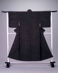 江戸小紋地着物他一括資料 着物(袷)黒綿地扇面散模様 / Collection of Edo Komon Kimono and Other Materials, Kimono (Lined) with Senmen Chirashi Pattern on Black Cotton image