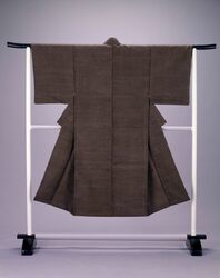 江戸小紋地着物他一括資料 着物(袷)茶麻地まが玉霰模様 / Collection of Edo Komon Kimono and Other Materials, Kimono (Lined) with Magatama Arare Pattern on Brown Linen image
