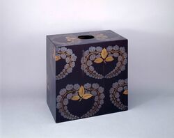 葛蒔絵提重 / Lacquer Tiered Picnic Box with Kuzu Design in Makie image