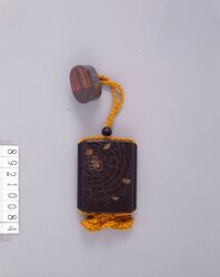 蜘蛛巣蒔絵印籠 / Inro (Small Nested Caddy) with Spider Web in Makie image