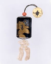 紫陽花蒔絵螺鈿印籠 付 見立小野道風根付 / Inro (Small Nested Caddy) with Hydrangea Design in Makie and Inlaid Mother of Pearl; Netsuke Toggle with Parody of Ono Tofu (by Hakuyosai) image