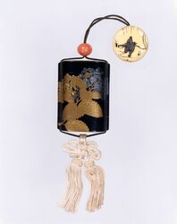 紫陽花蒔絵螺鈿印籠 付　見立小野道風根付 / Inro (Small Nested Caddy) with Hydrangea Design in Makie and Inlaid Mother of Pearl; Netsuke Toggle with Parody of Ono Tofu (by Hakuyosai) image