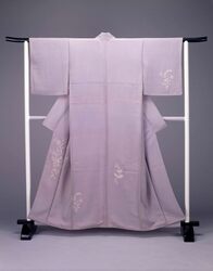 着物(袷) 鼠絹地波縞に花刺繍 / Kimono (Lined), Wavy Stripes and Embroidered Flowers on Grey Silk image