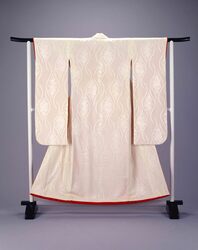 白地桜菊折枝入立涌紋間着 / White Aigi Kimono (Worn Under an Uchikake) with Broken Rising Steam Pattern Filled with Chrysanthemum and Cherry Blossoms image