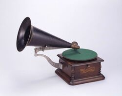 円盤式蓄音機 グラフォフォーン直管式 / Gramophone with Cylinder, Graphophone Linear Tube Type image